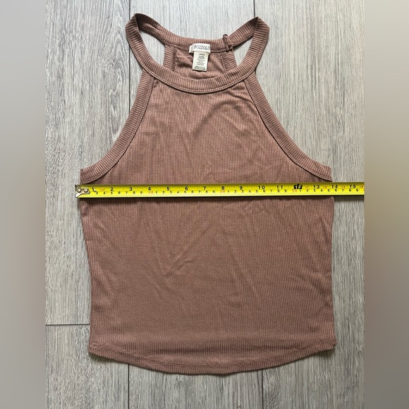 Light brown halter crop top in large from Fashion Nova - Picture 4 of 10